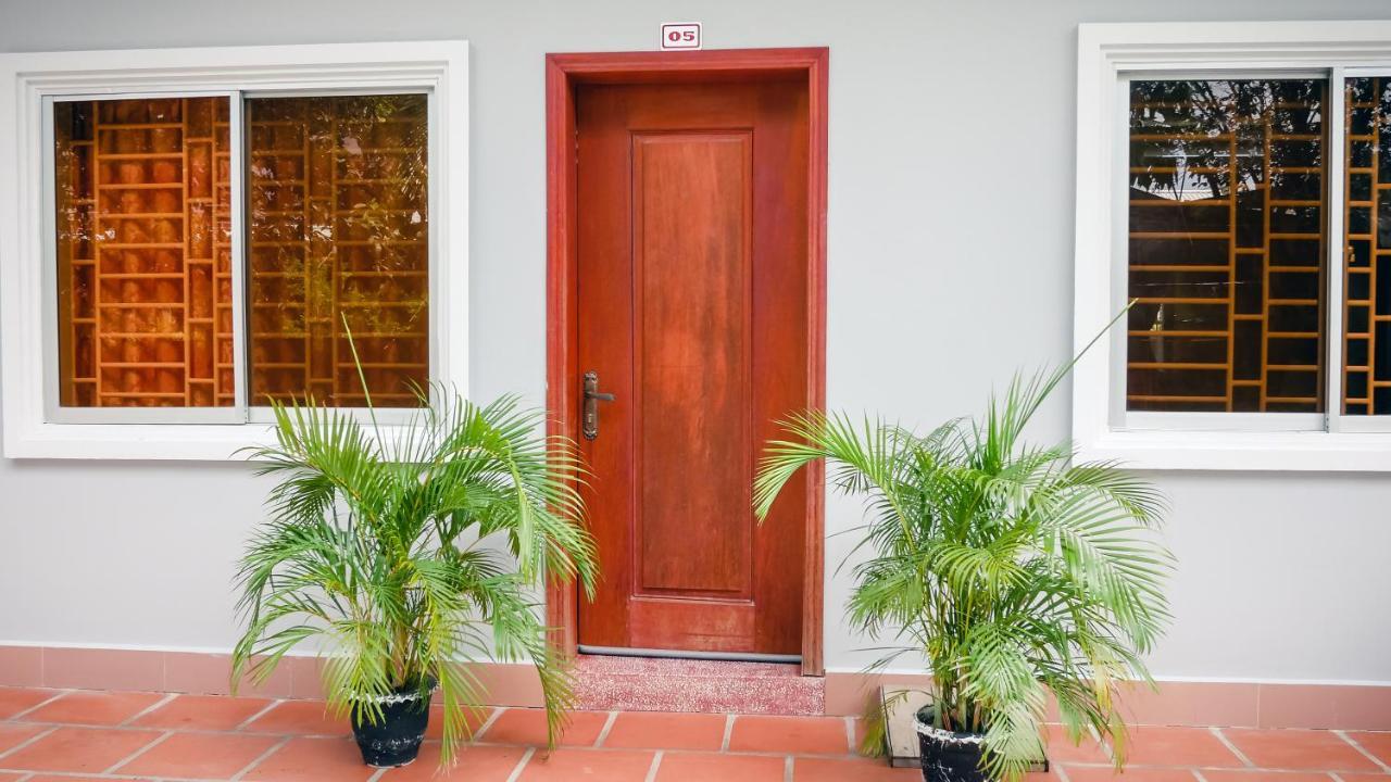 Lea'S Guesthouse And Restaurant كامبوت المظهر الخارجي الصورة