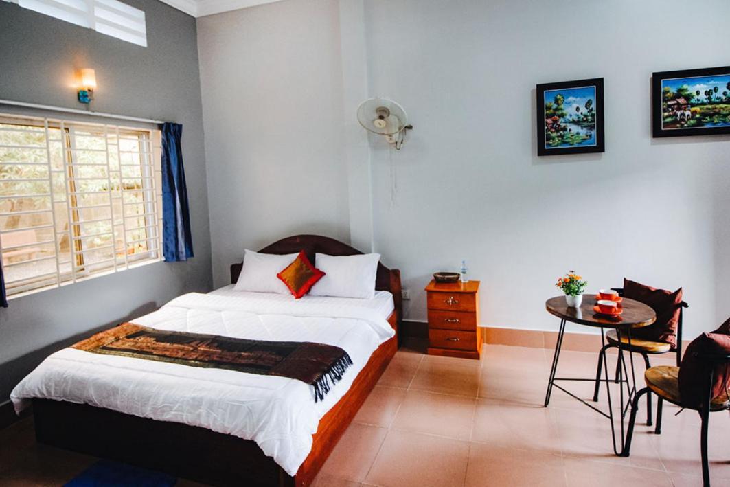 Lea'S Guesthouse And Restaurant كامبوت المظهر الخارجي الصورة