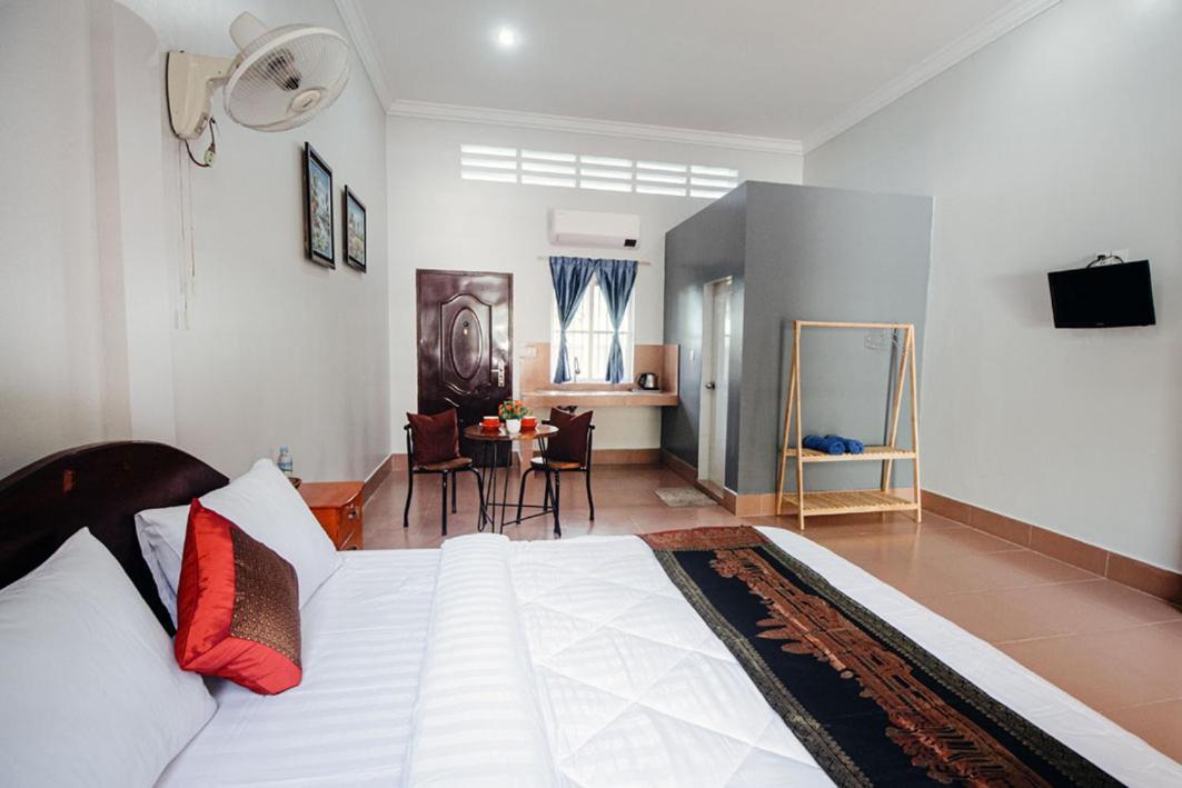 Lea'S Guesthouse And Restaurant كامبوت المظهر الخارجي الصورة