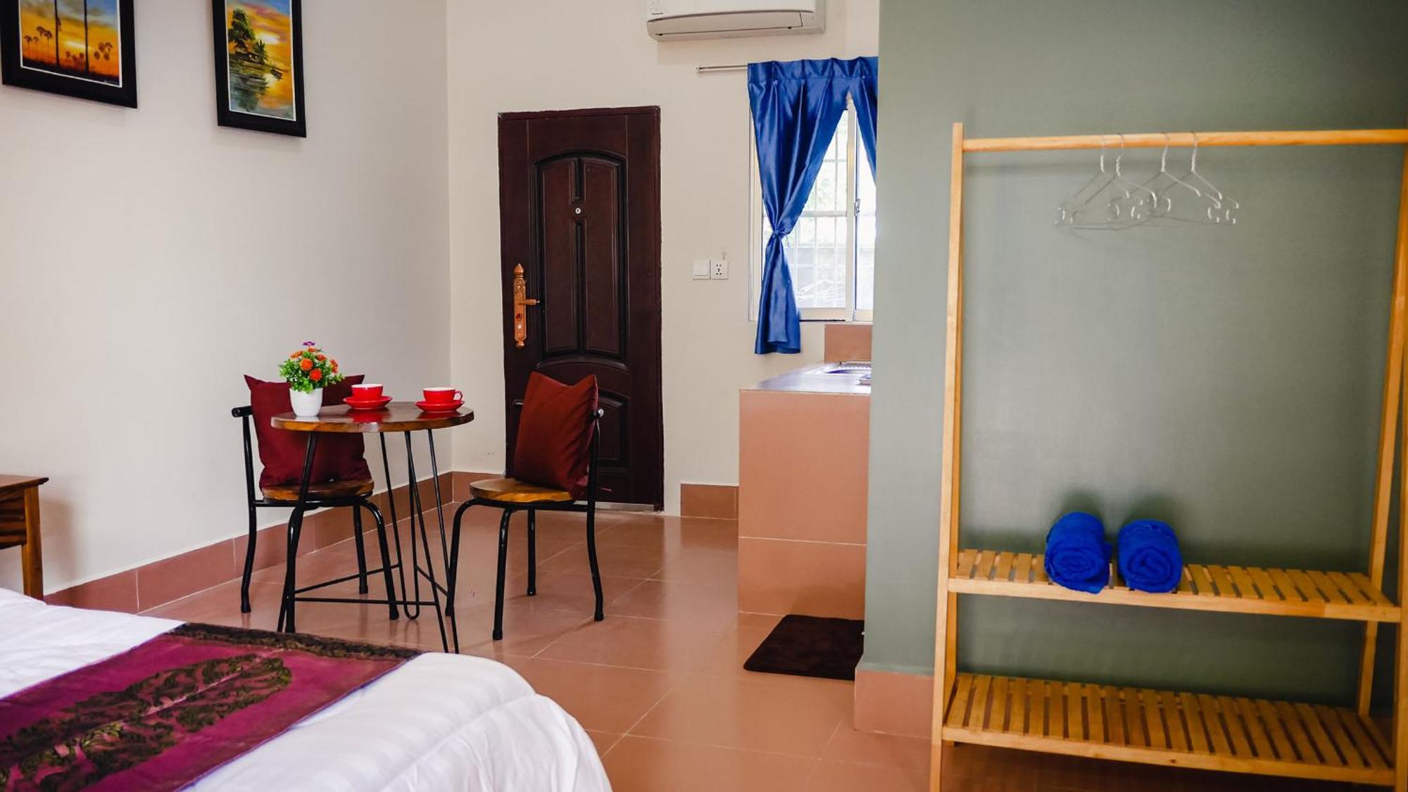 Lea'S Guesthouse And Restaurant كامبوت المظهر الخارجي الصورة