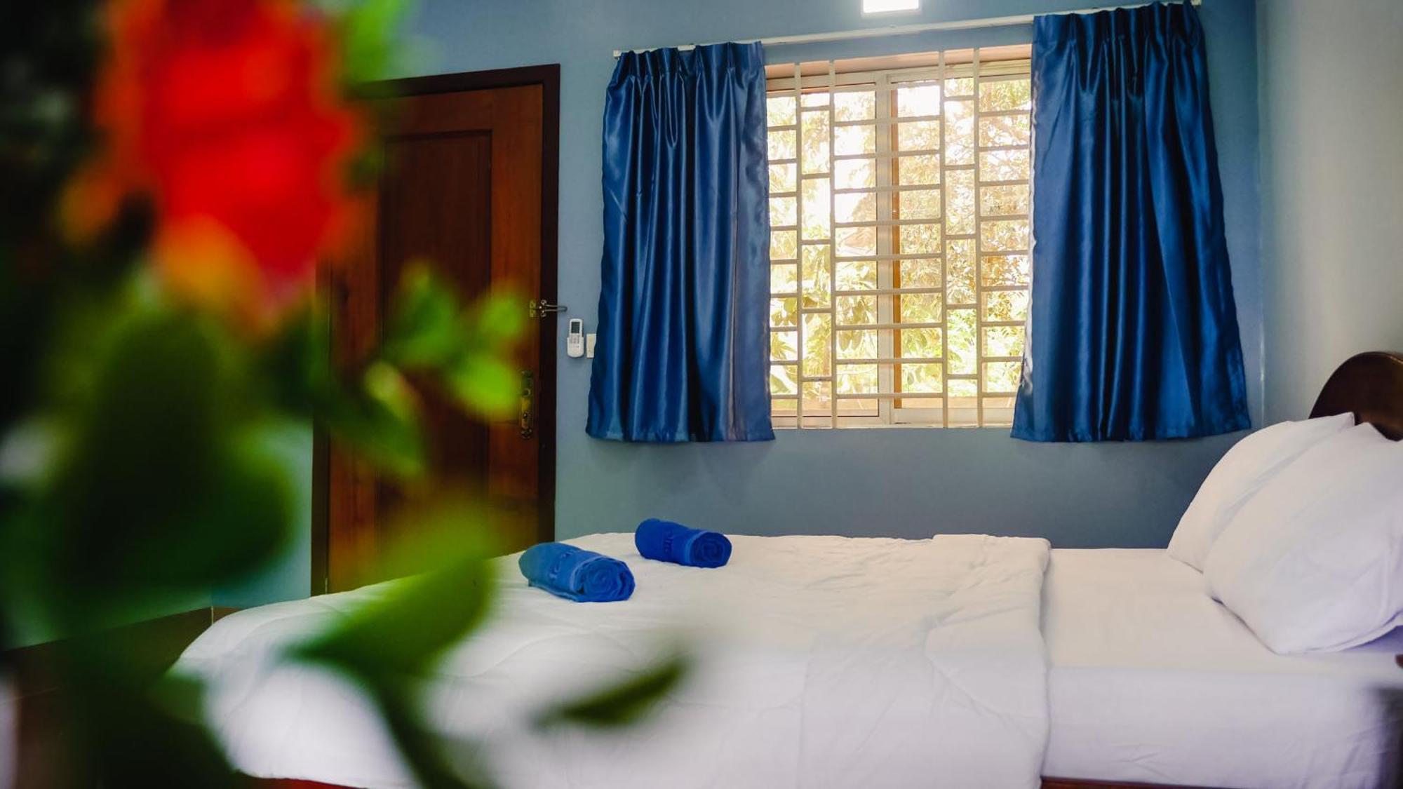 Lea'S Guesthouse And Restaurant كامبوت المظهر الخارجي الصورة
